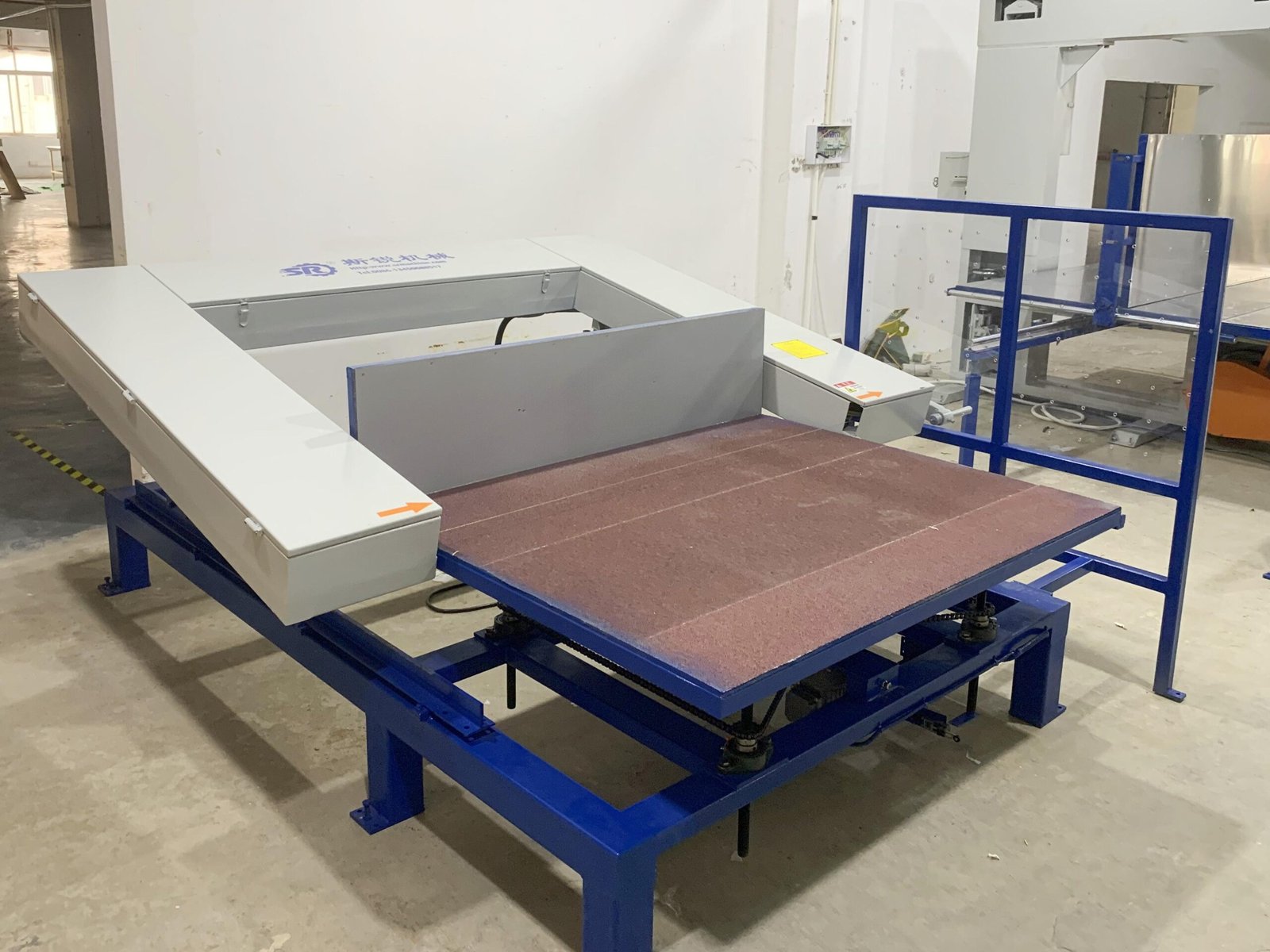 ماكينة قطع رغوة البولي يوريثان